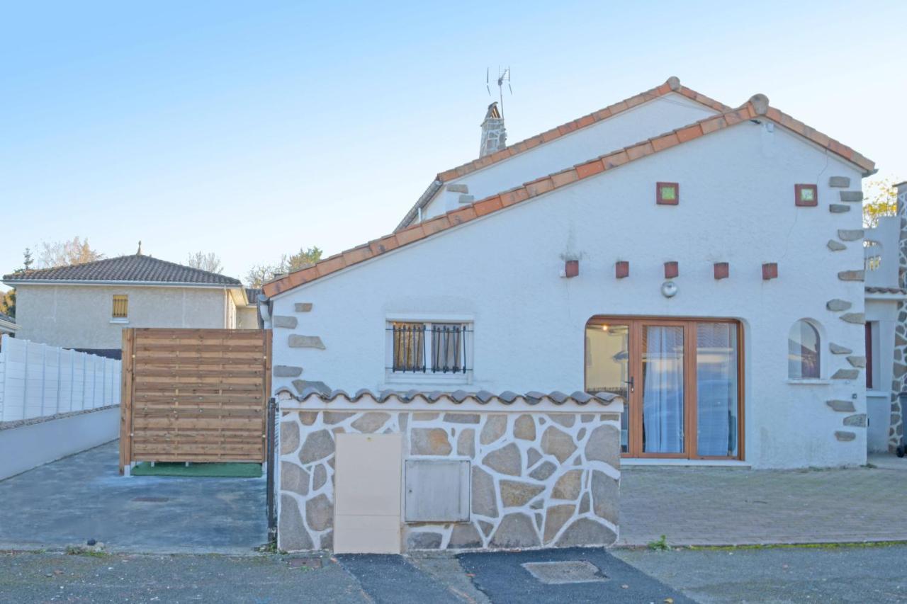 Appart T2 Avec Terrasse, Parking Et Wifi Angoulême Екстериор снимка